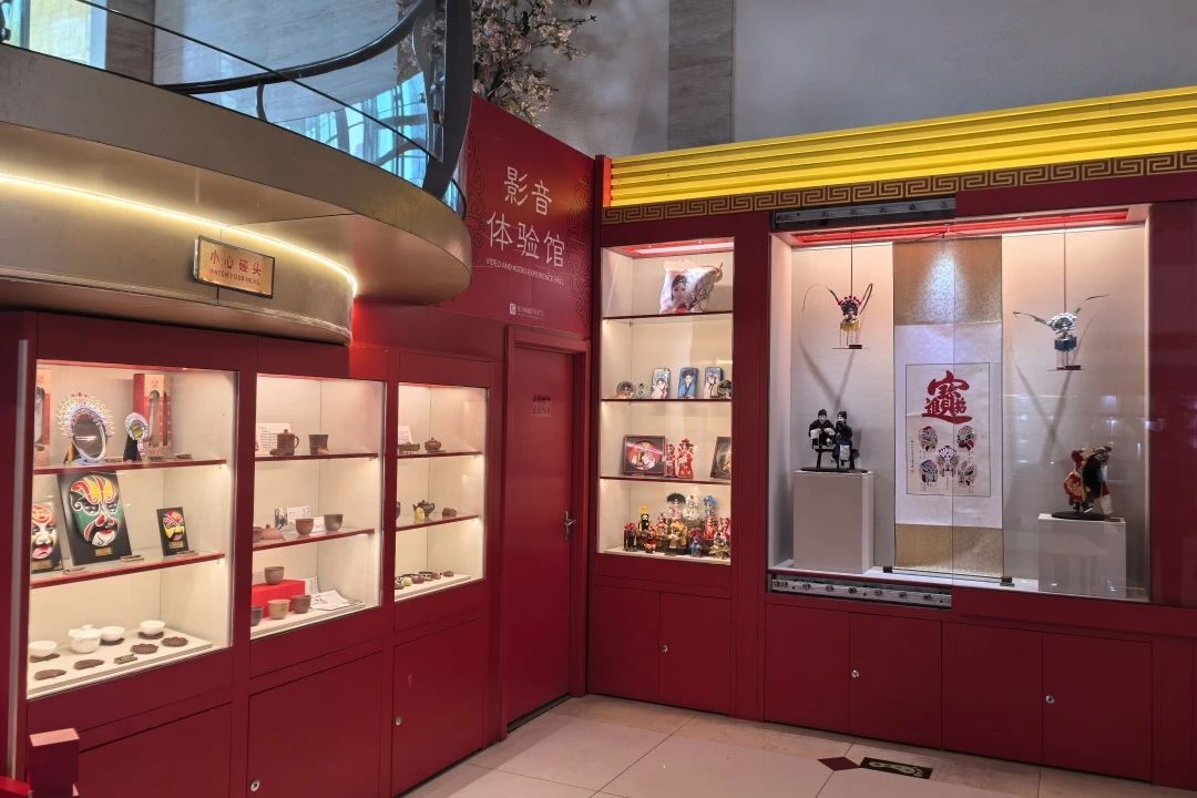 宜兴在梅兰芳大剧院开设残疾人紫砂文创作品爱心专柜.png
