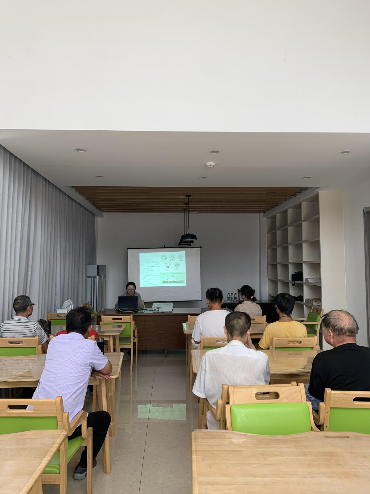 预防伤害致残  共创健康生活——新建镇残联开展“全国残疾预防日”主题宣教活动.jpg