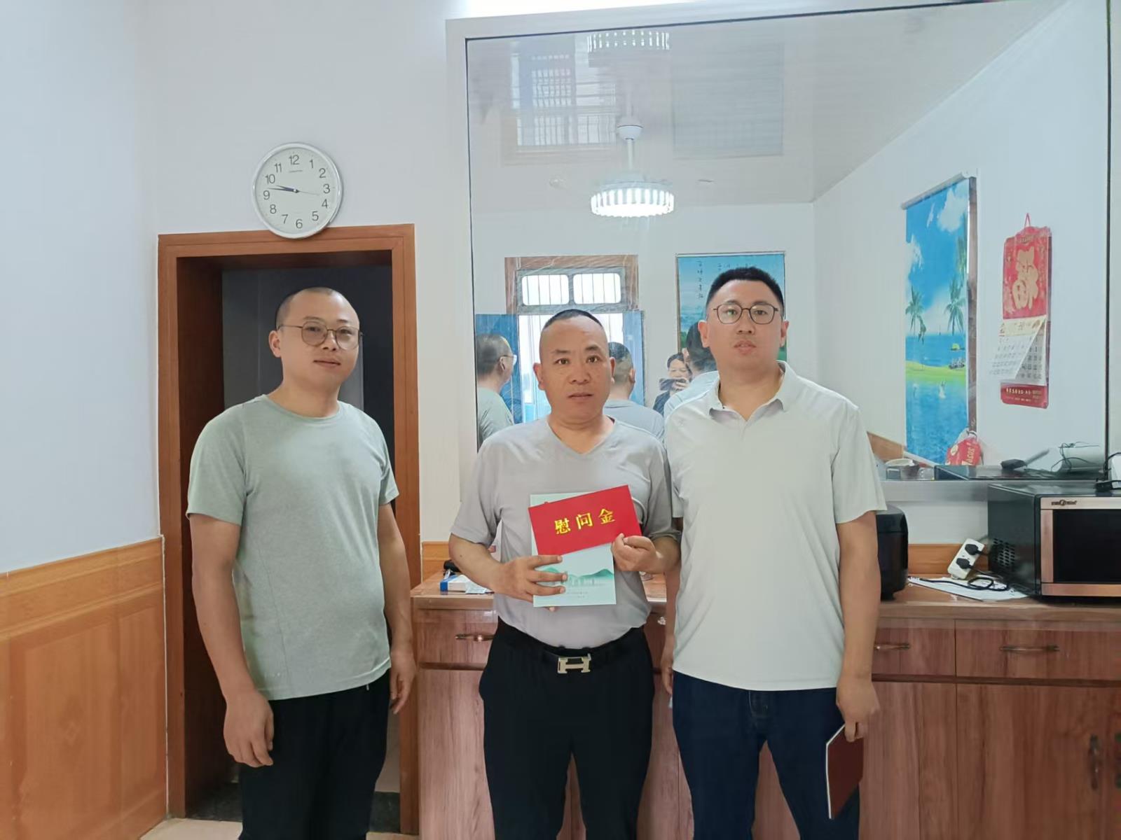 暖心走访送关怀 惠残政策进家门——新街街道残联开展“全国助残日”走访慰问困难残疾人活动.jpg 暖心走访送关怀 惠残政策进家门——新街街道残联开展“全国助残日”走访慰问困难残疾人活动.jpg
